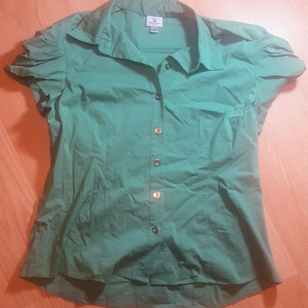 Green puffy sleeve top